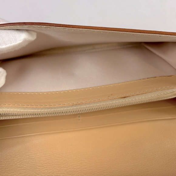 💥Host Pick💥 DIOR Trotter Heart PVC Leather
Continental Wallet - Picture 10 of 11